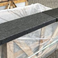 Bahia black binnenhoek 50/50x30x6/3 cm gelamd, neus vlak gezoet